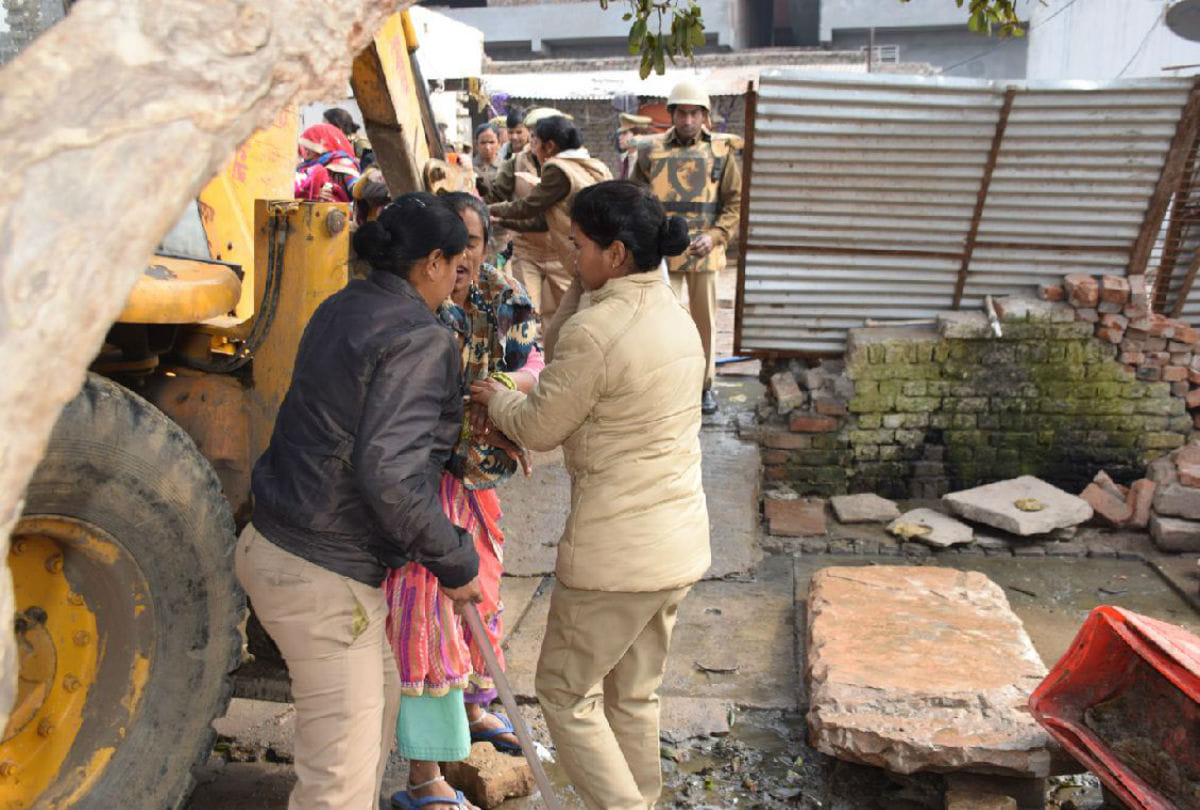 family members misbehaves with officers during removal of encroachment in vrindavan