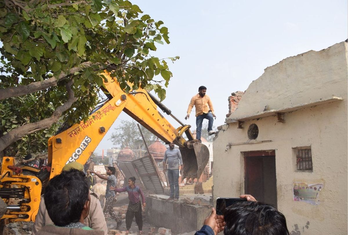 family members misbehaves with officers during removal of encroachment in vrindavan