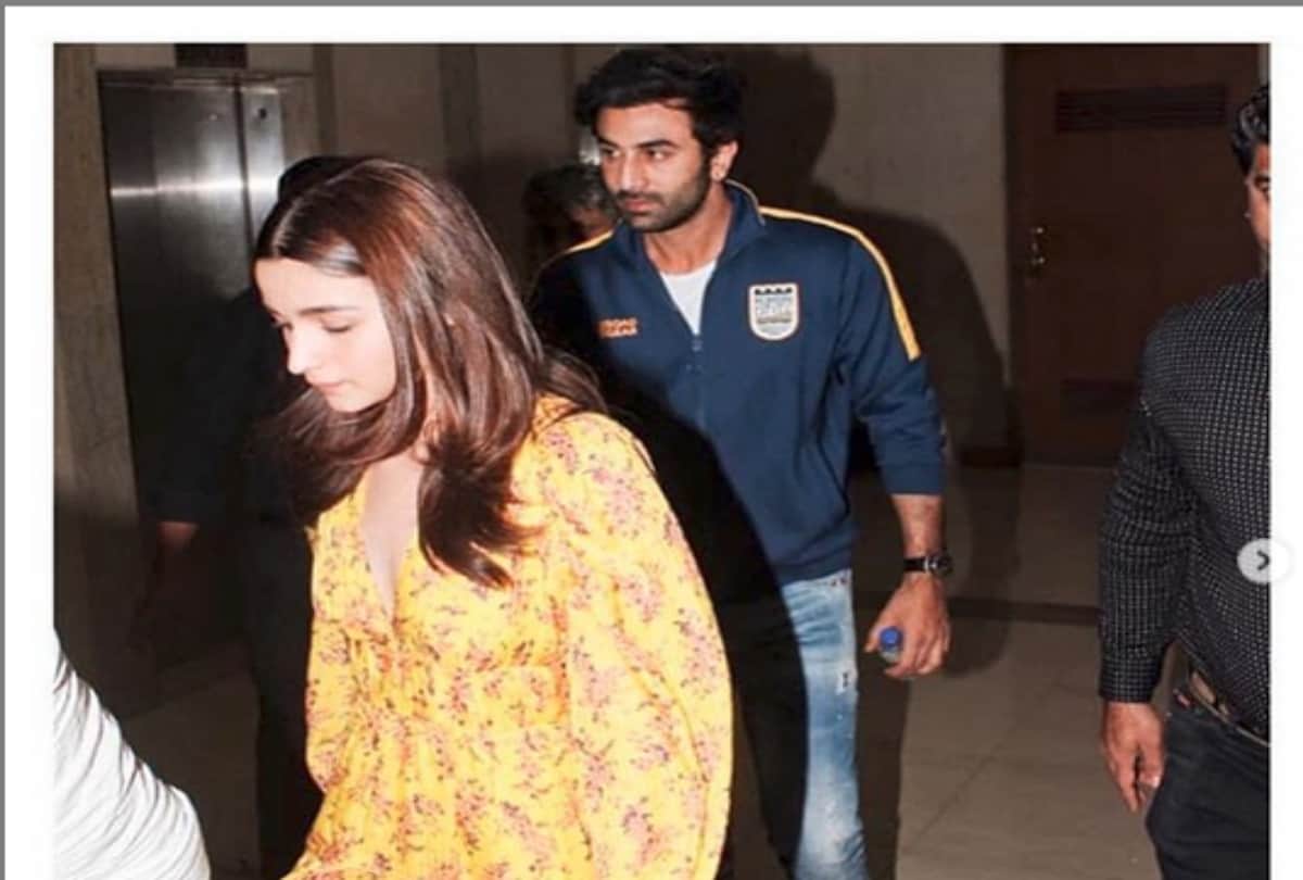 Ranbir Kapoor and Alia Bhatt seen in their cool hot avatar in post the screening of Gully Boy