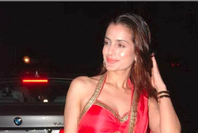 ameesha patel accused in fraud case fir on 4 other people