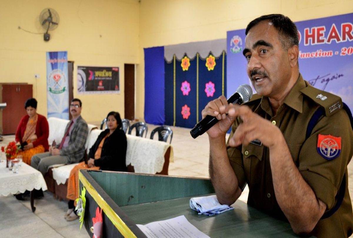 Aparajita 100 million Smiles, SP Crime told to keep safe in cyber world in Bareilly