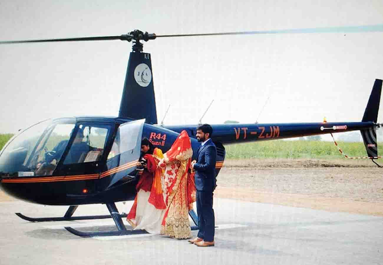 wedding on Valentine day and groom took away bride farewell by helicopter