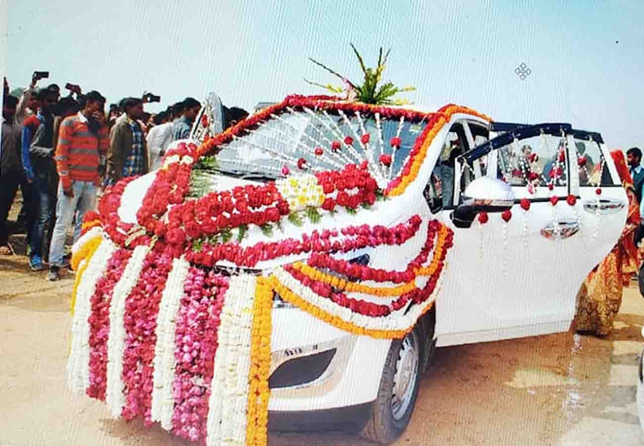 wedding on Valentine day and groom took away bride farewell by helicopter