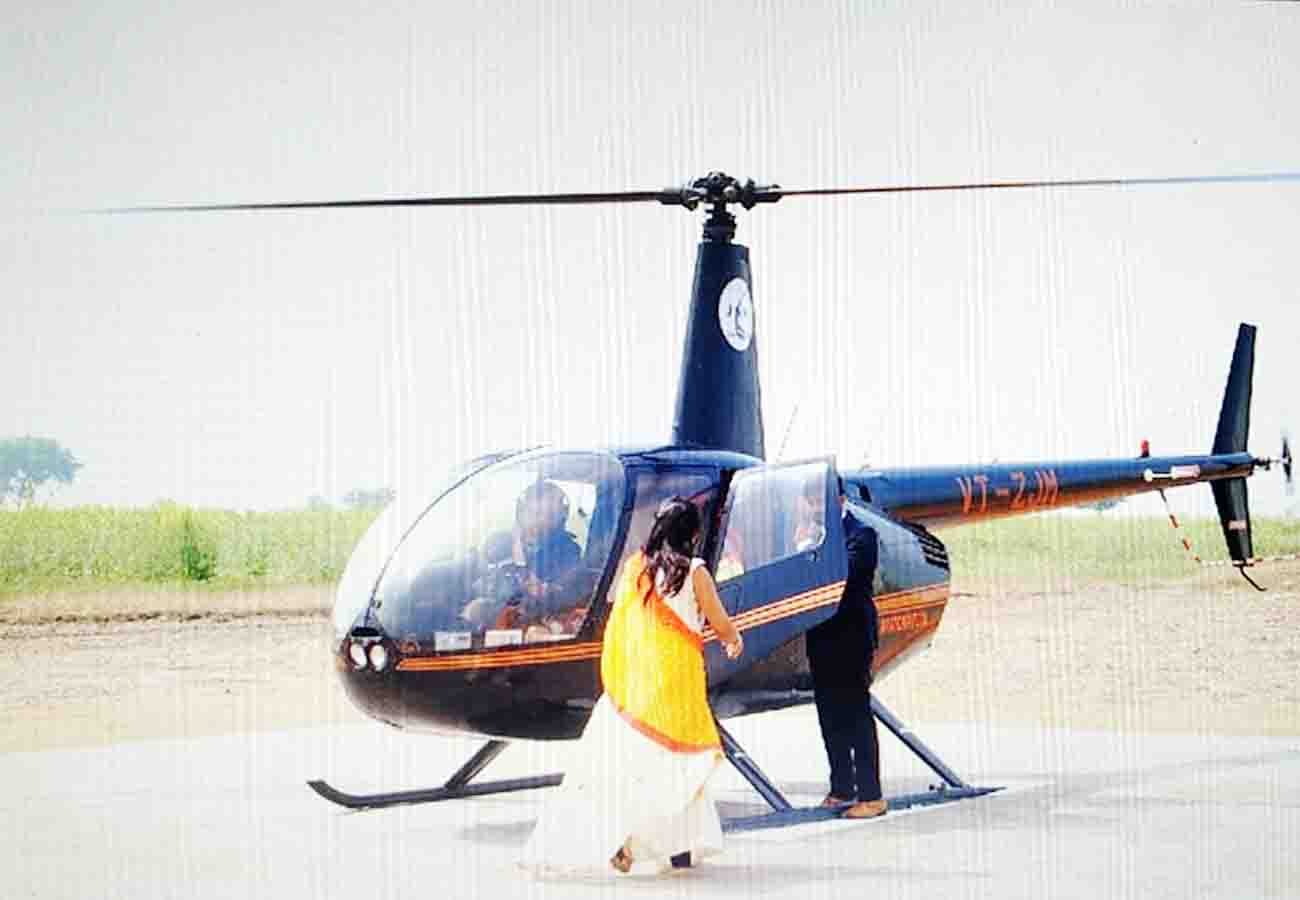 wedding on Valentine day and groom took away bride farewell by helicopter