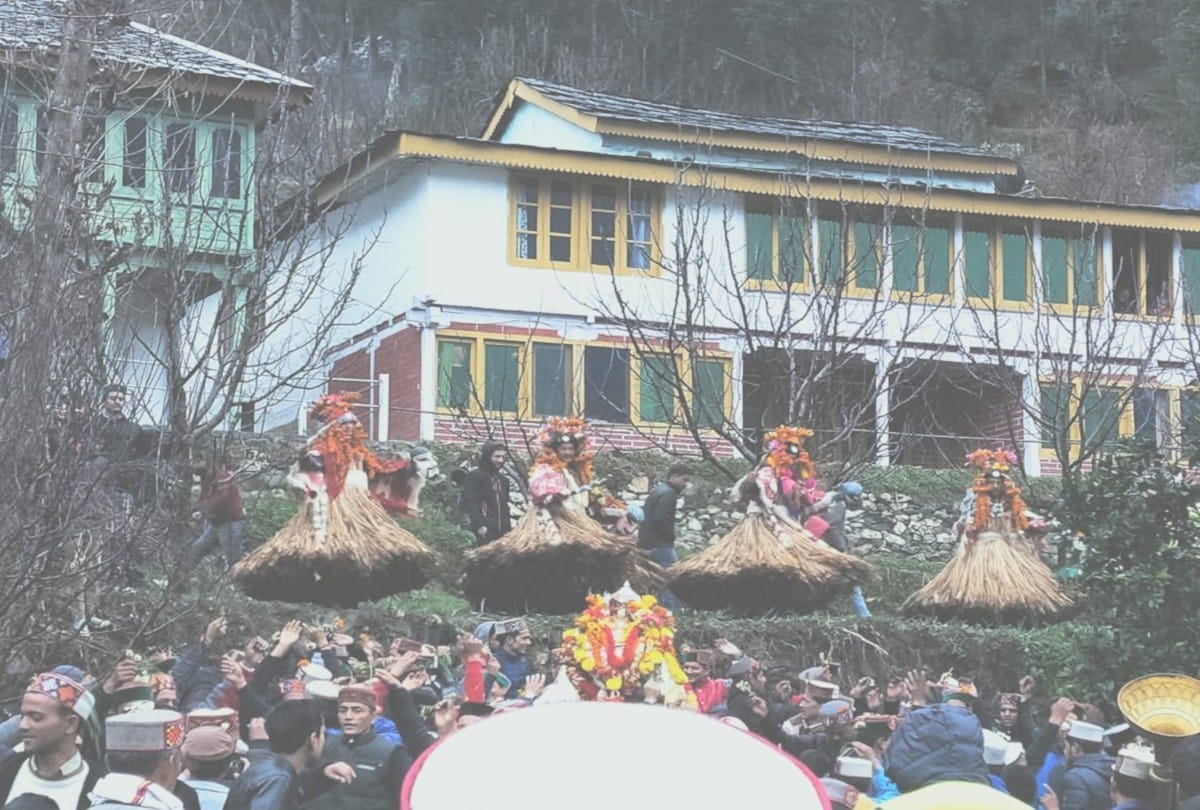 people dance Barefoot on the thorny bushes, in kullu himachal