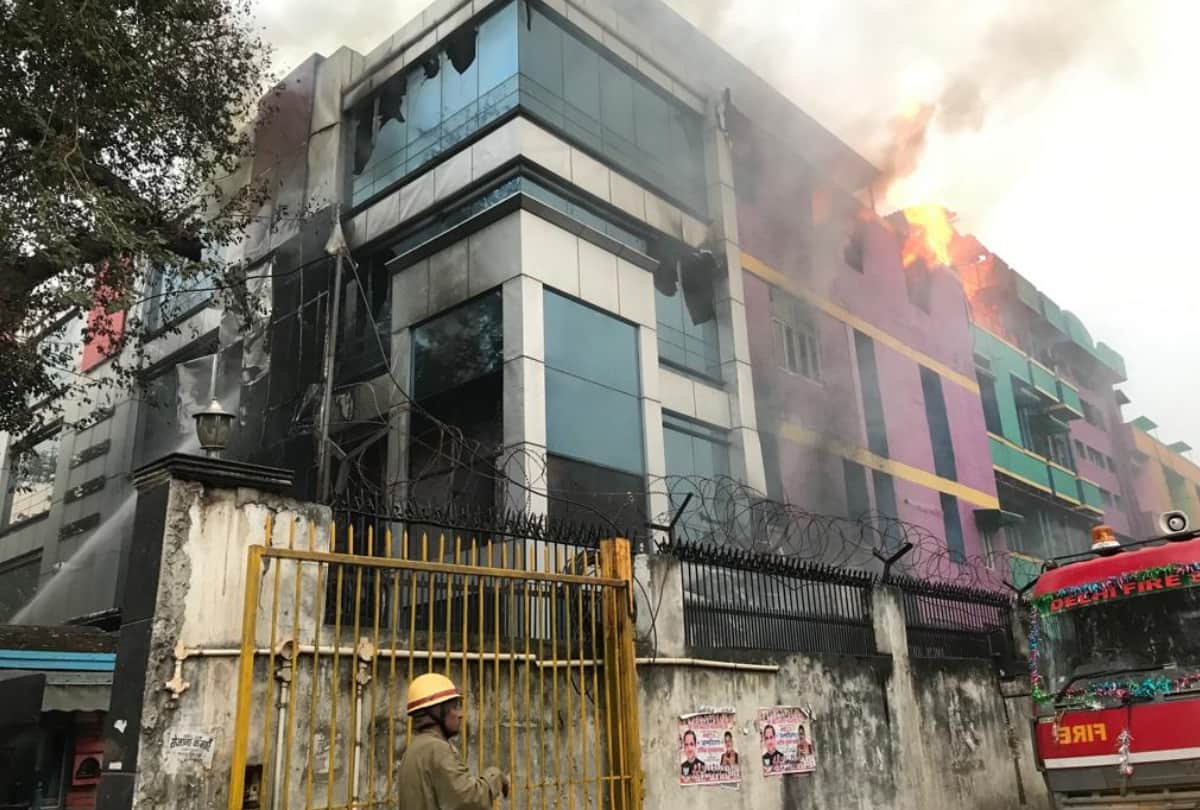delhi narayana fire breaks out in archies perfume factory see in photos all updates and developments