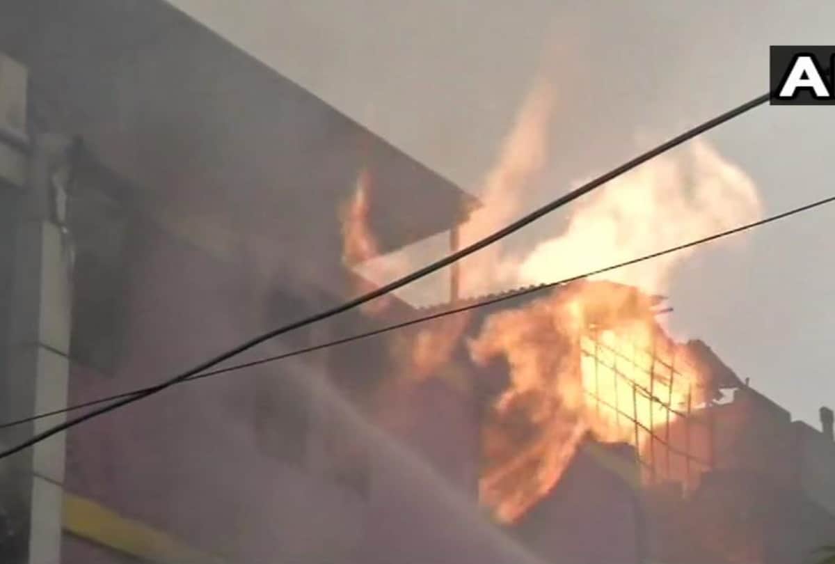 delhi narayana fire breaks out in archies perfume factory see in photos all updates and developments