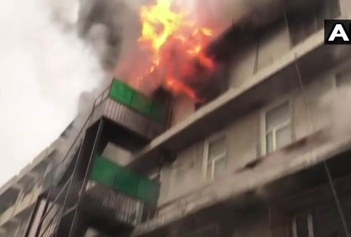 delhi narayana fire breaks out in archies perfume factory see in photos all updates and developments