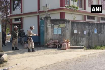 स्कूल के बाहर मिला आईईडी बम