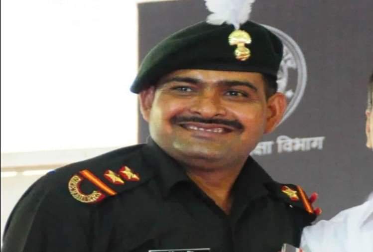 Valentine Day 2019: Indian Army Soldiers Love for Mother India