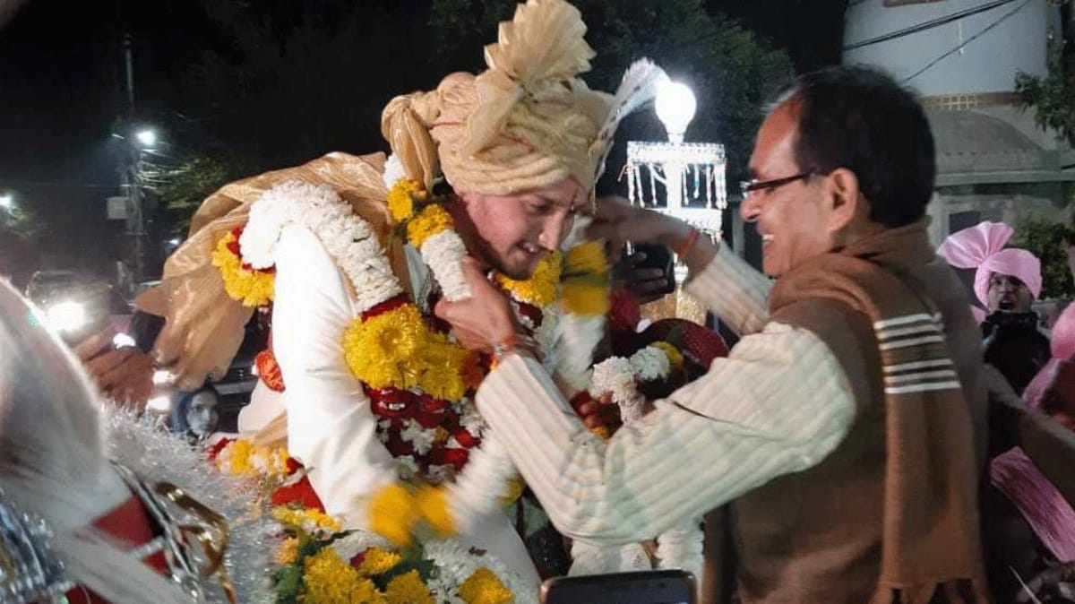 Ex MP CM Shivraj gave blessings to groom who puts PM Modi name mehandi