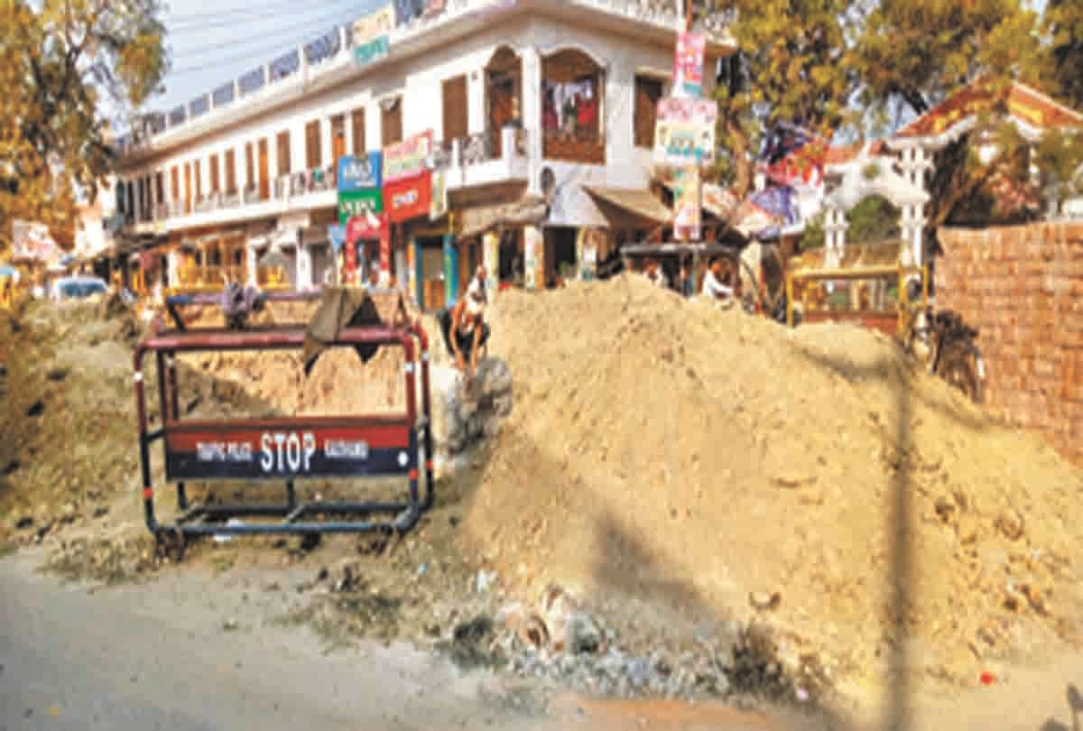 JCB throws people out of roaring