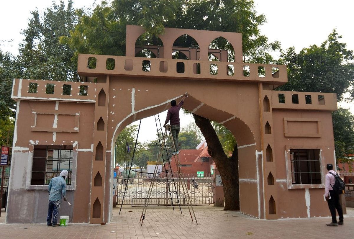 Taj Mahal shilpgram decorated for Taj Mahotsav 2019