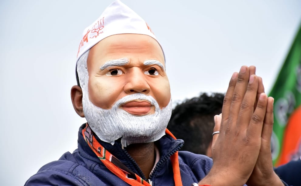 Fans crazy for Pm narendra modi Rally in rudrapur for take selfie with duplicate