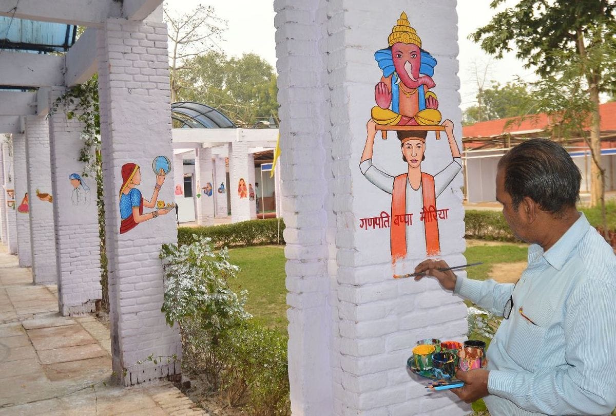 Taj Mahal shilpgram decorated for Taj Mahotsav 2019