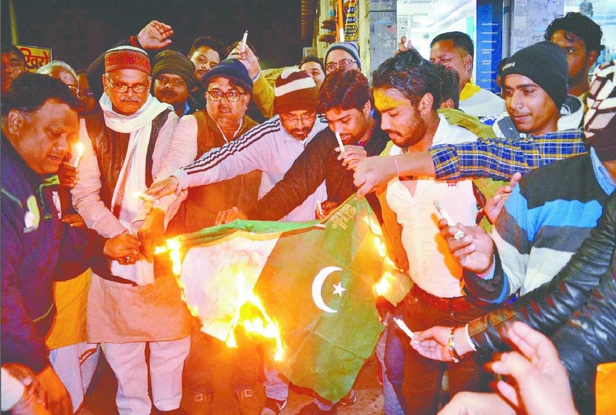people pays tributes to martyrs of kashmir terror attack
