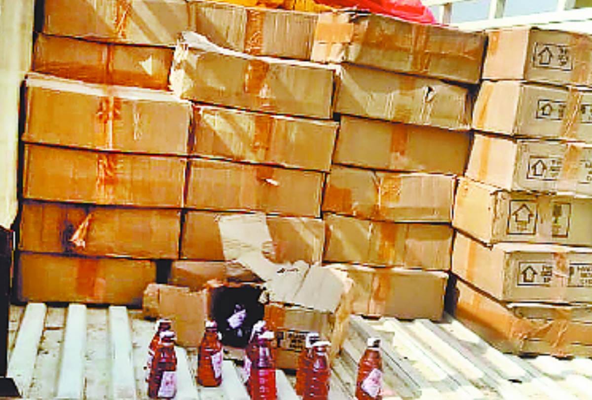 police caught fake liquor in ambedkar nagar