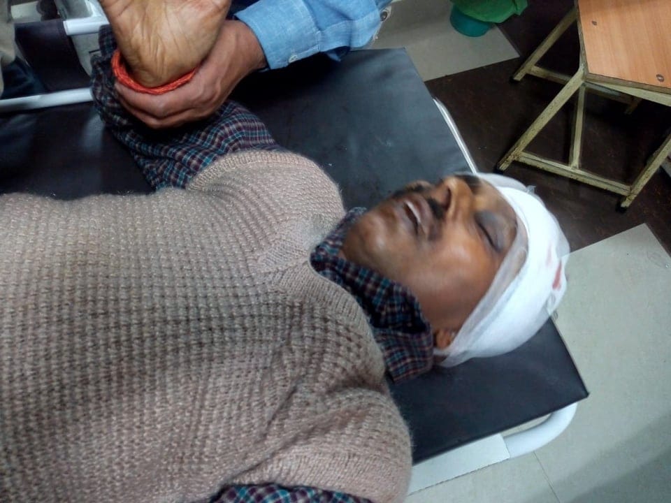 Big Loot on liquor shop owner After Beaten in dehradun photos