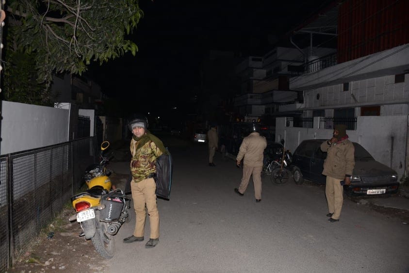 Big Loot on liquor shop owner After Beaten in dehradun photos