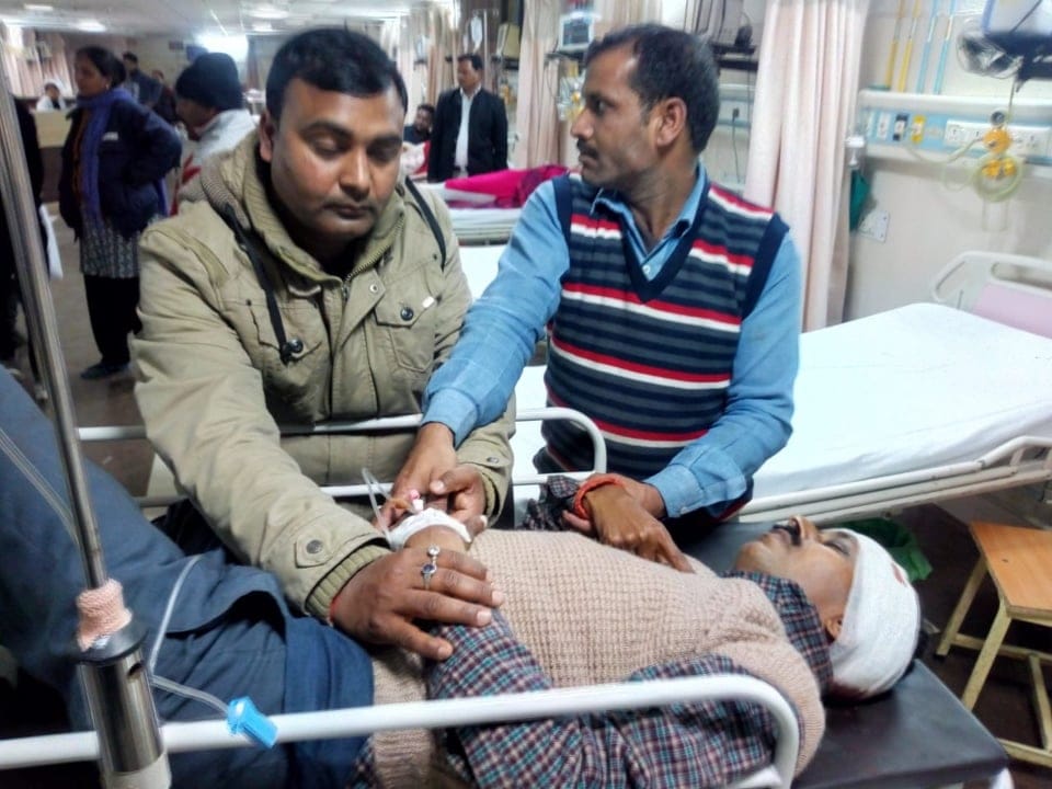 Big Loot on liquor shop owner After Beaten in dehradun photos