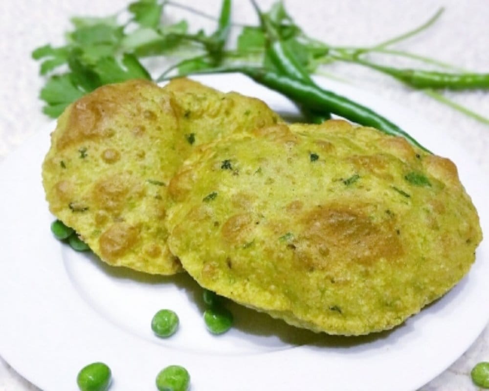 Hari Matar ki Puri Recipe