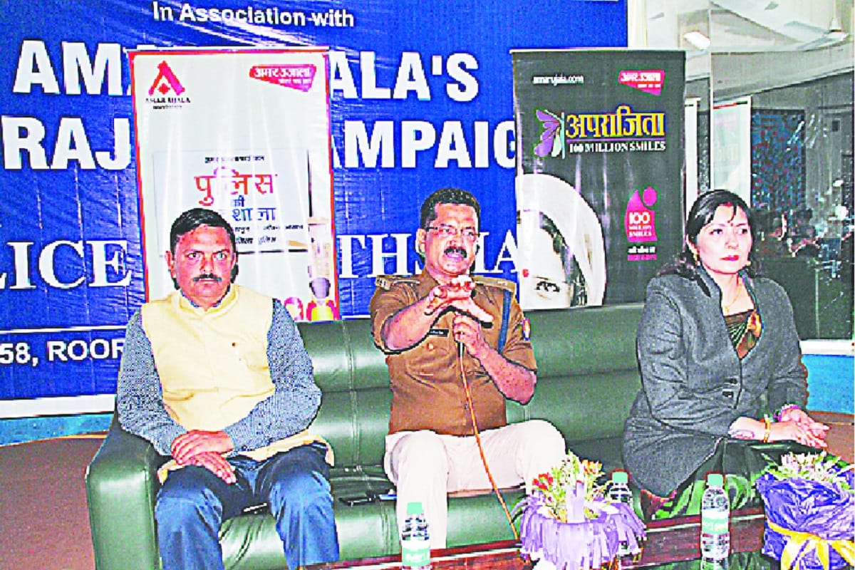 Meerut: Aparajita, Police officers give tips to girl students in police ki pathshala