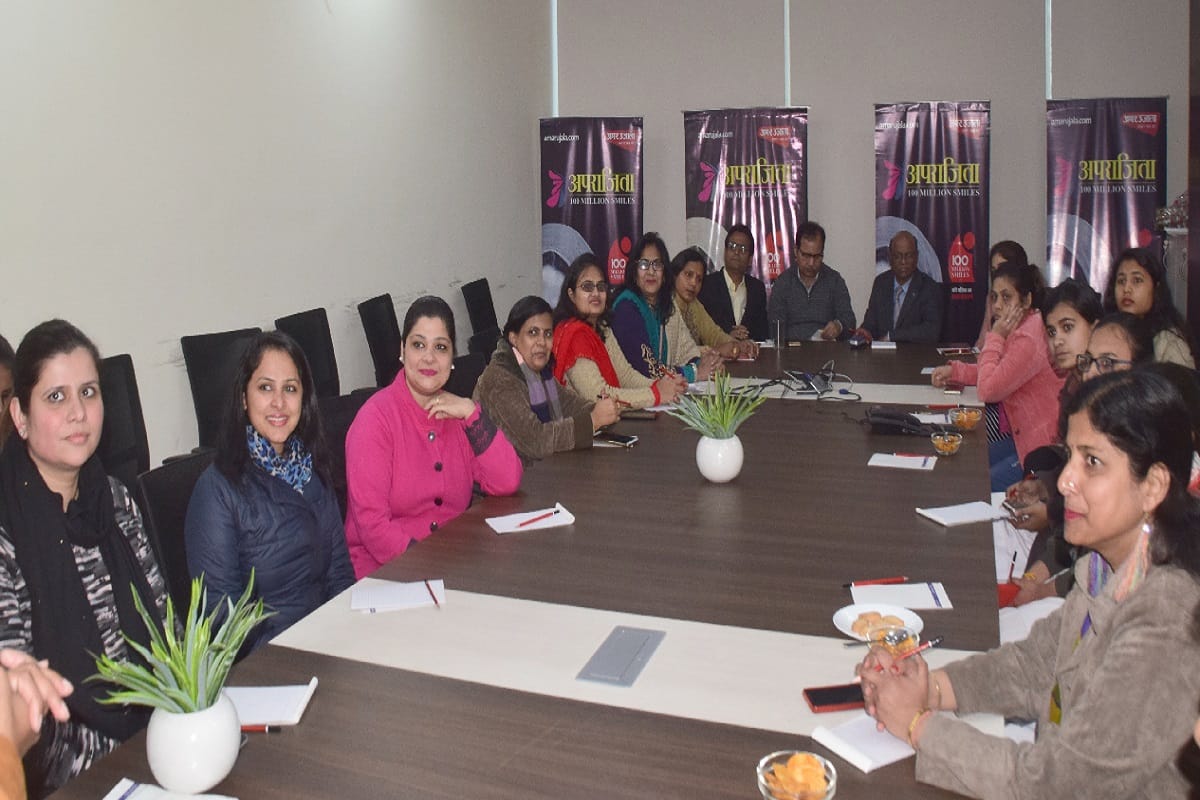 Meerut: Aparajita, Women entrepreneurs take information about GST from officials