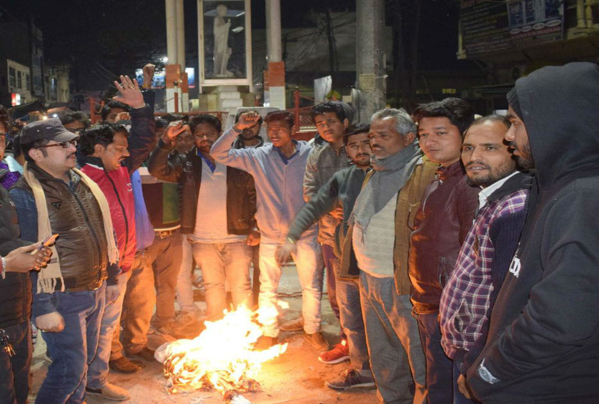people pays tributes to martyrs of kashmir terror attack