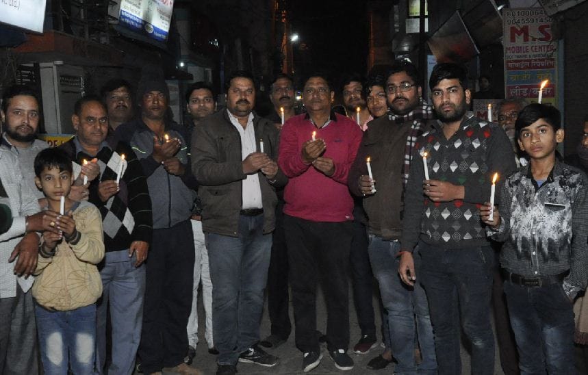 people pays tributes to martyrs of kashmir terror attack