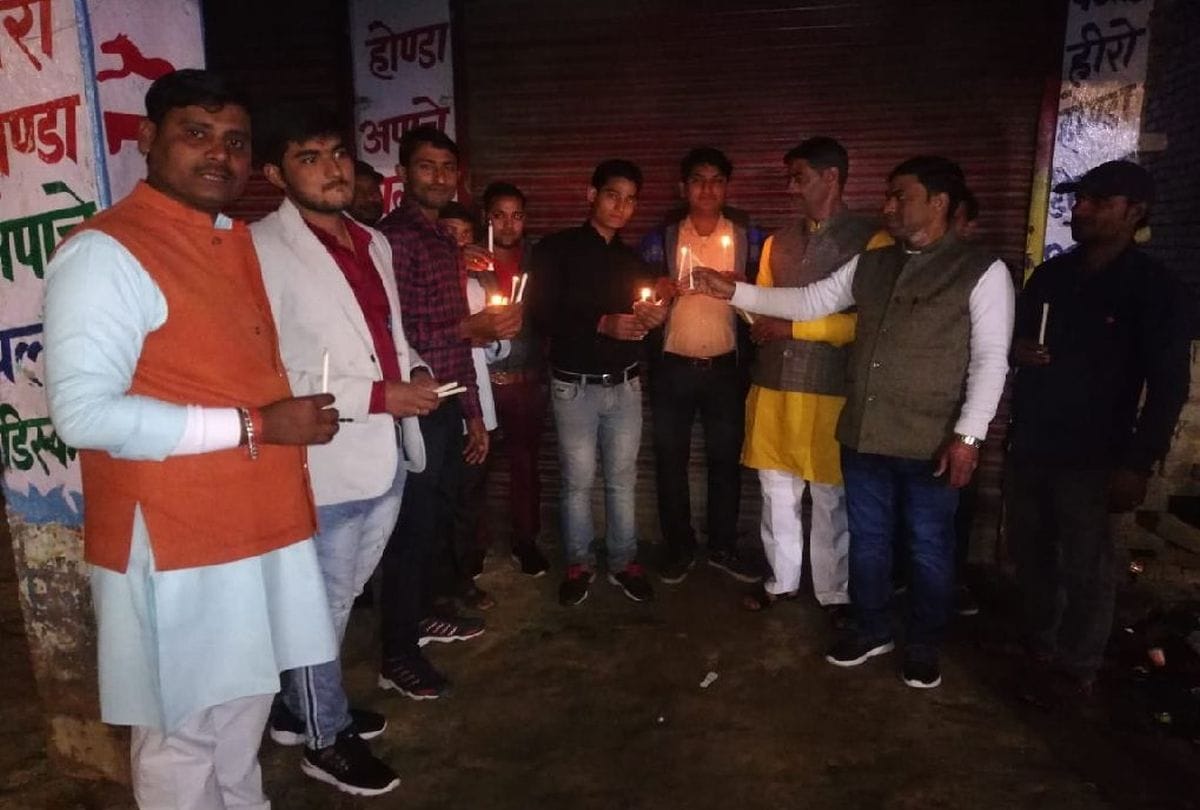 people pays tributes to martyrs of kashmir terror attack