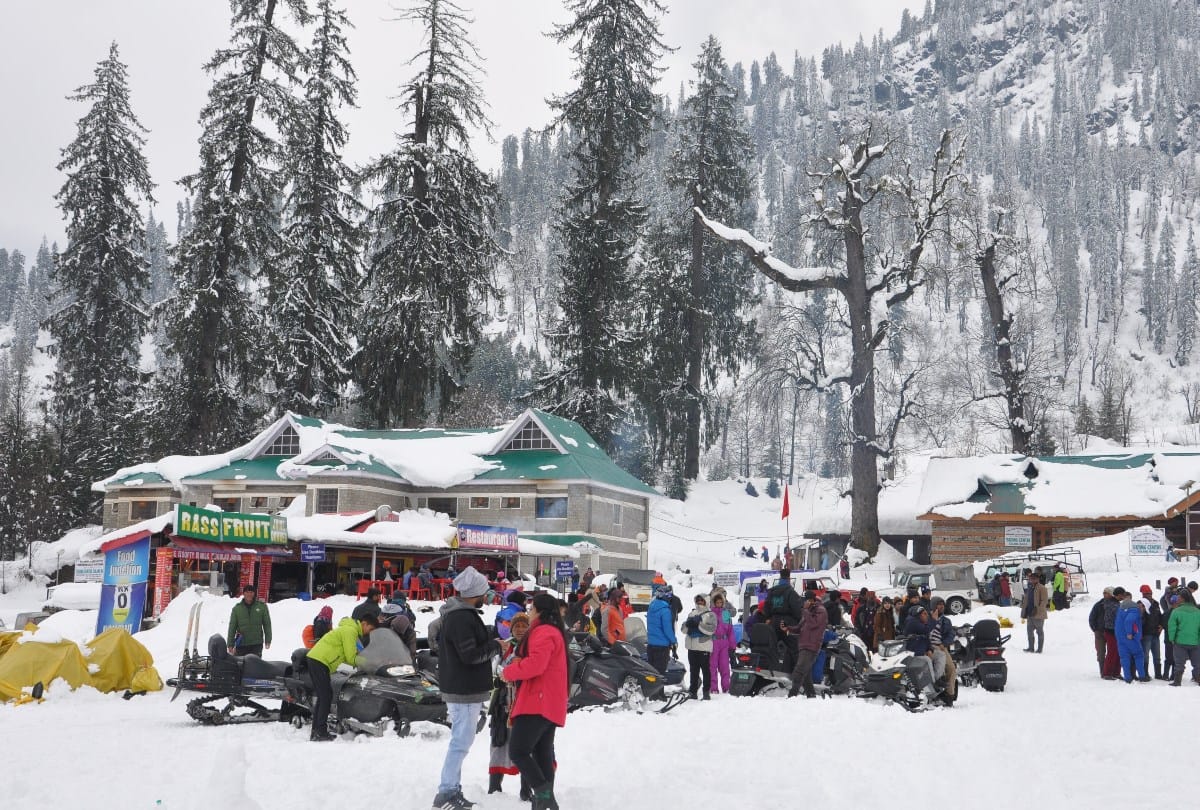 fresh snowfall in lahaul manali rain in shimla