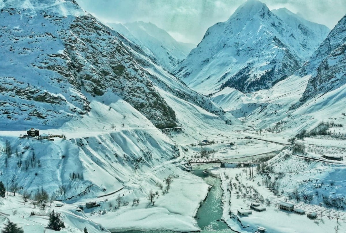 fresh snowfall in lahaul manali rain in shimla