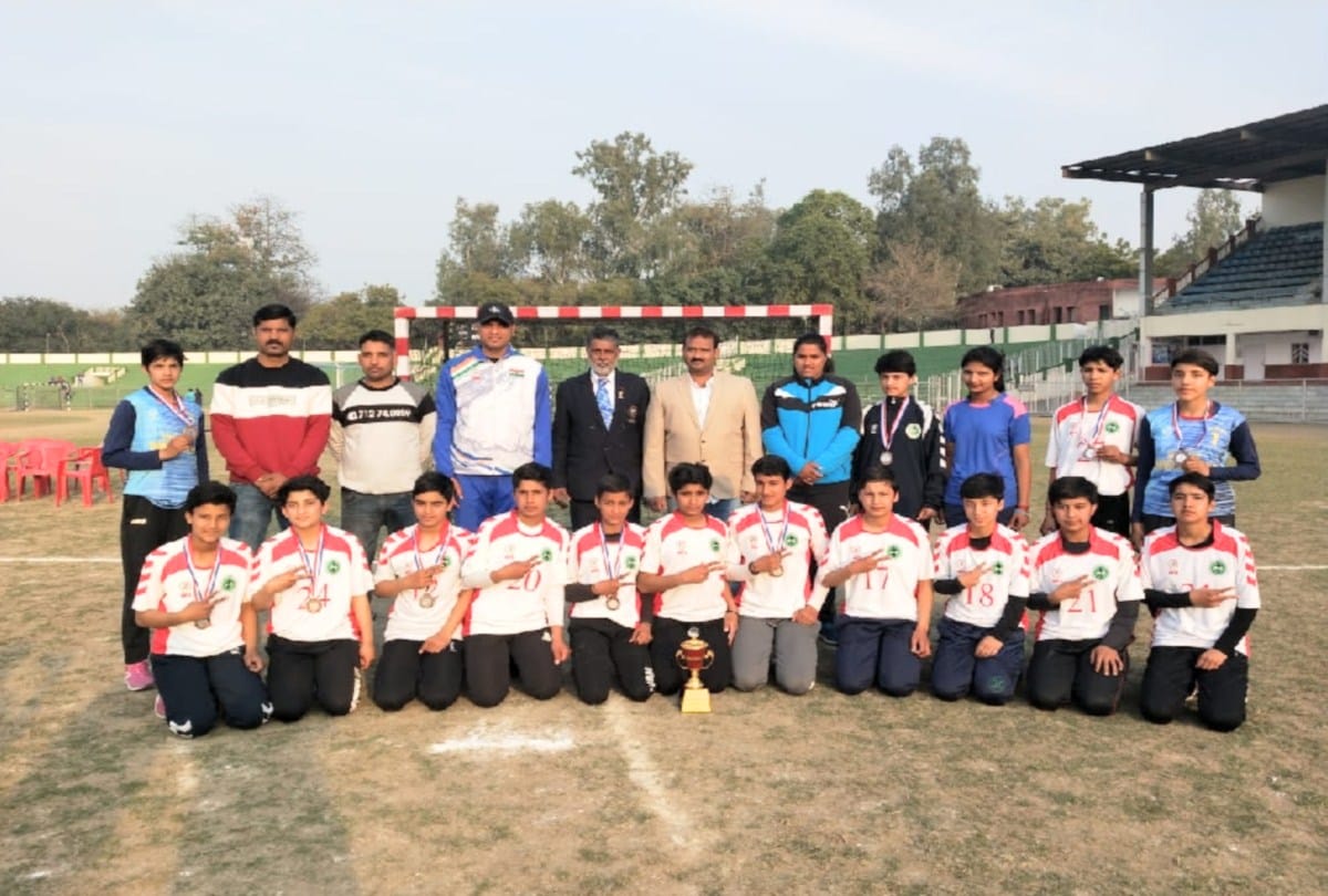 Himachal team won bronze medal in national sub junior girls handball championship