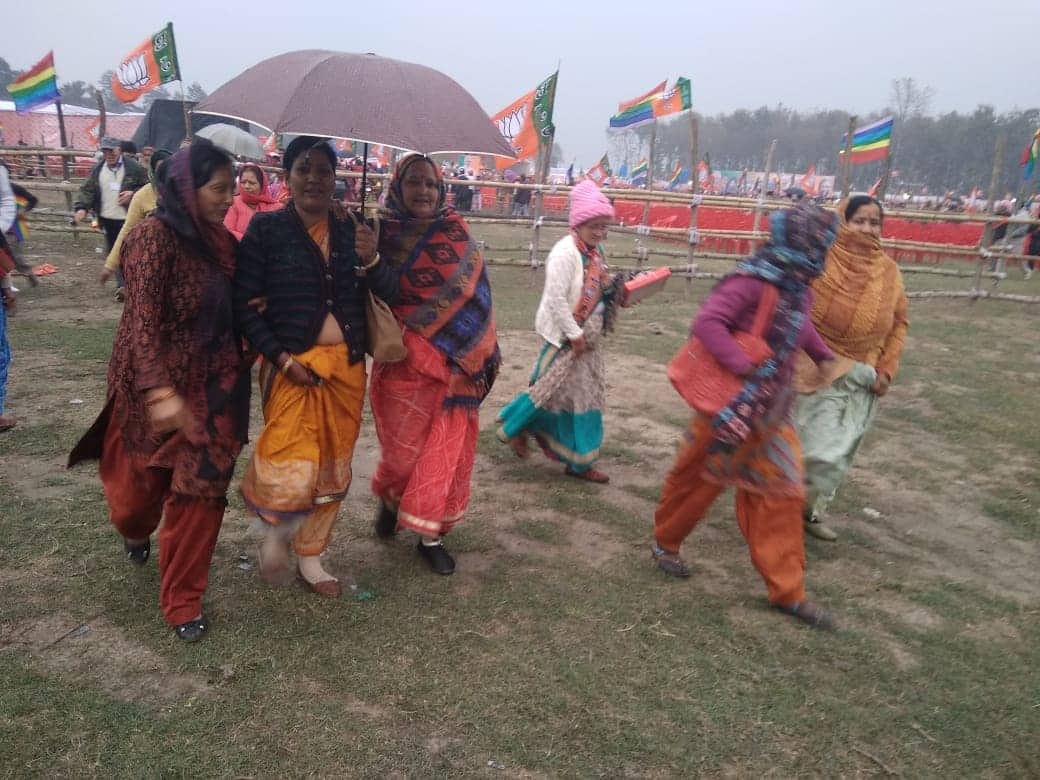 People crowd on road for saw pm narendra modi in ramnagar 