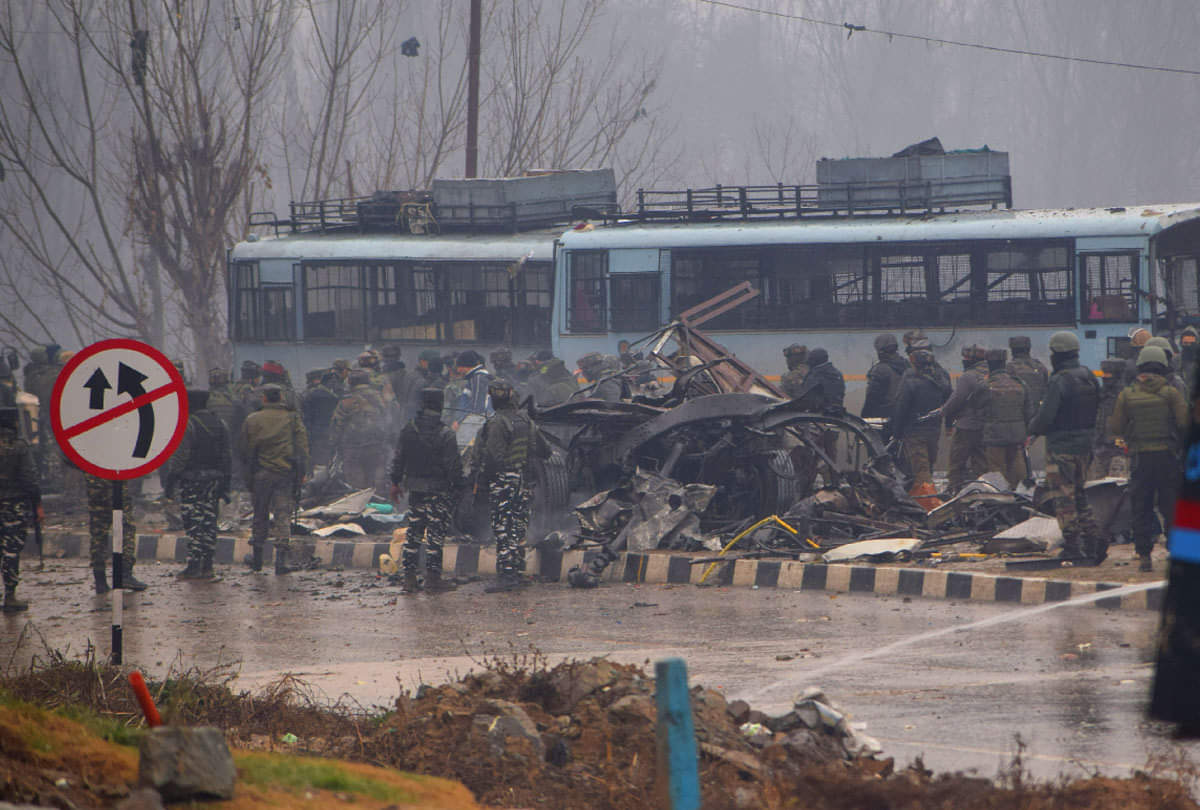 manoj tiwari was dancing in kumbh when country was in sorrow for pulwama attack