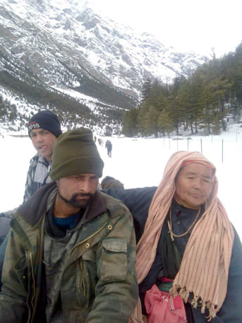सीमा सड़क संगठन के जवानों ने सकुशल निकाले गमशाली में फंसे ग्रामीण