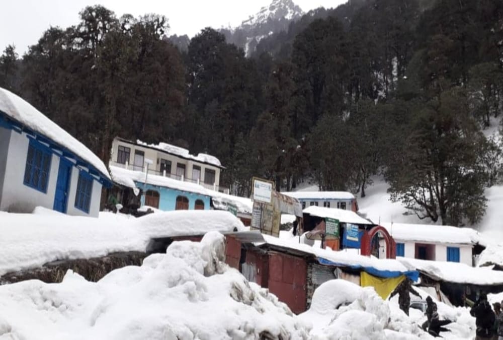 Weather Forecast Today Update in Badrinath, Kedarnath Char Dham Yatra:  sadhu doing tapasya in minus four degree temperature in char dham