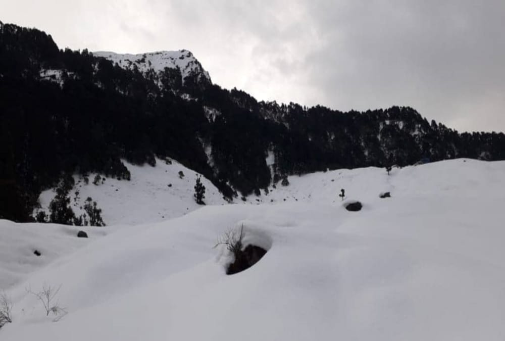 Two villagers stuck in heavy snowfall and sick at pithoragarh gunji