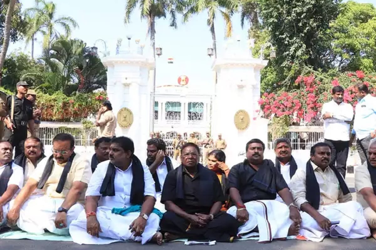 Puducherry : CM Narayanasamy and his ministers on strike outside of Raj Niwas