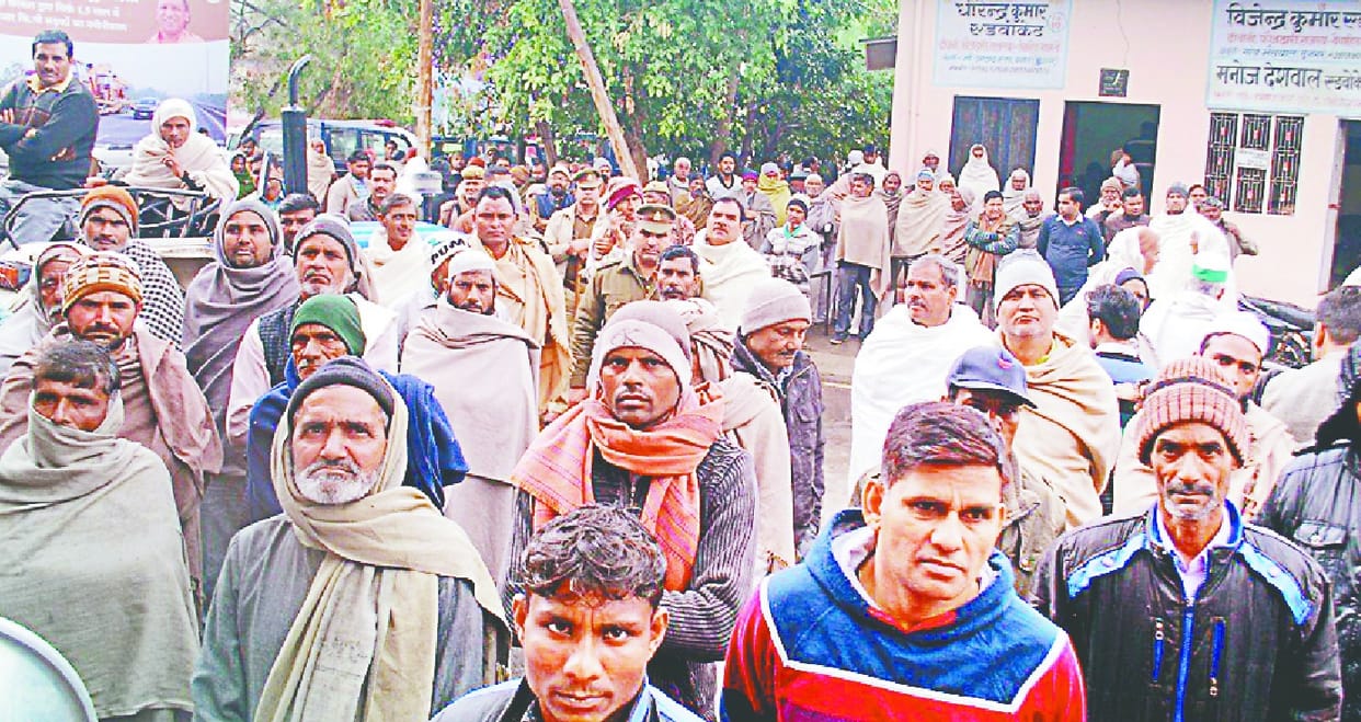 tikaaith dm se bole, nahi banvaayegi to kisaan denge bangla