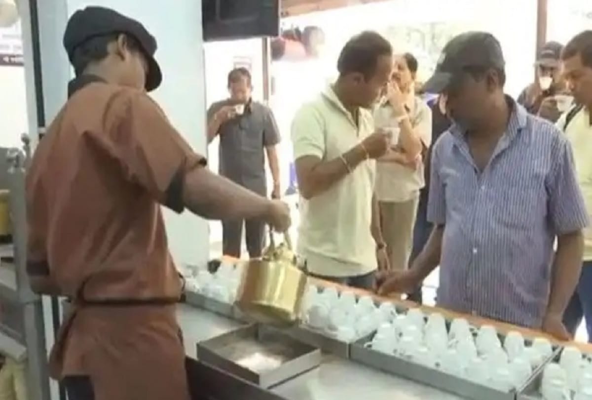 Meet the Indian chaiwala Navnath Yewle who earns Rs 12 lakh a month from just selling tea