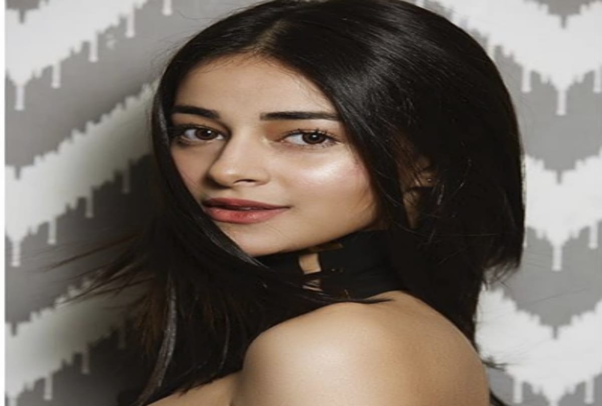 See ananya pandey bold hot look in black dress