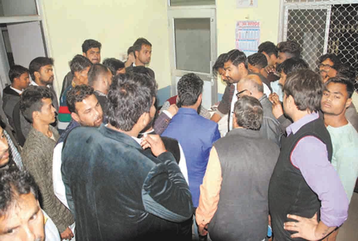 Pratapgarh: Stampede in Babbanganj, shooting, firing