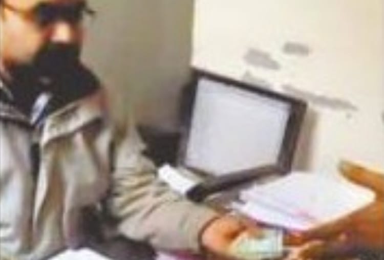 clerk of tanda SDM bribe video viral