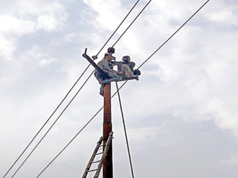 Ghazal thundered the city's 12 hours electricity