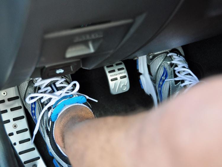 5 bad habites of indian car drivers, which damages the car engine