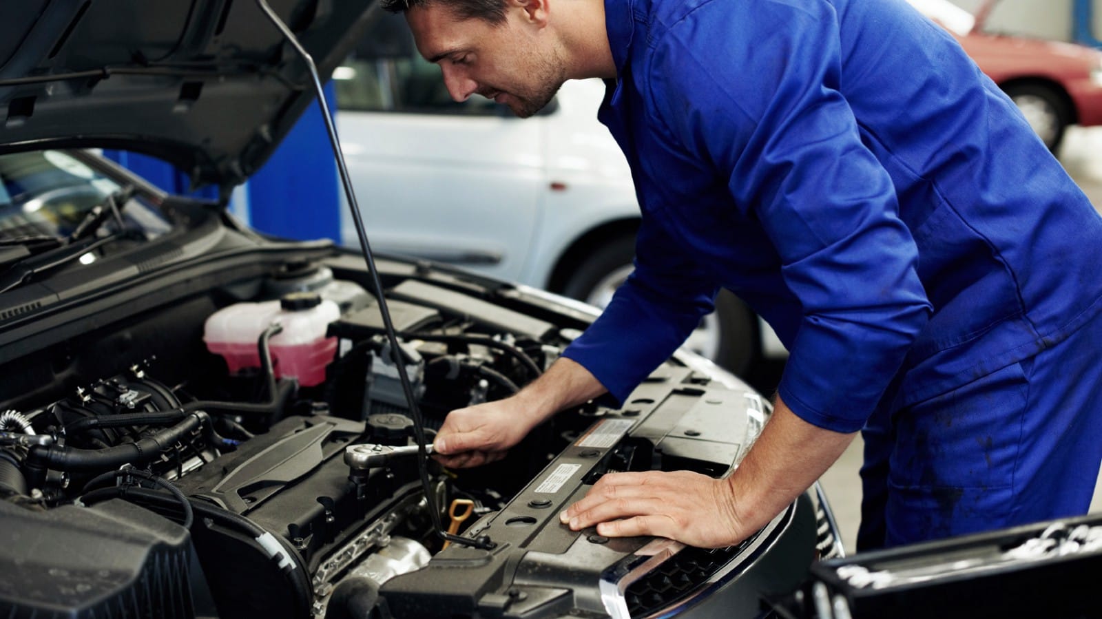 mobile power bank start car battery jump starter in a few seconds, available online
