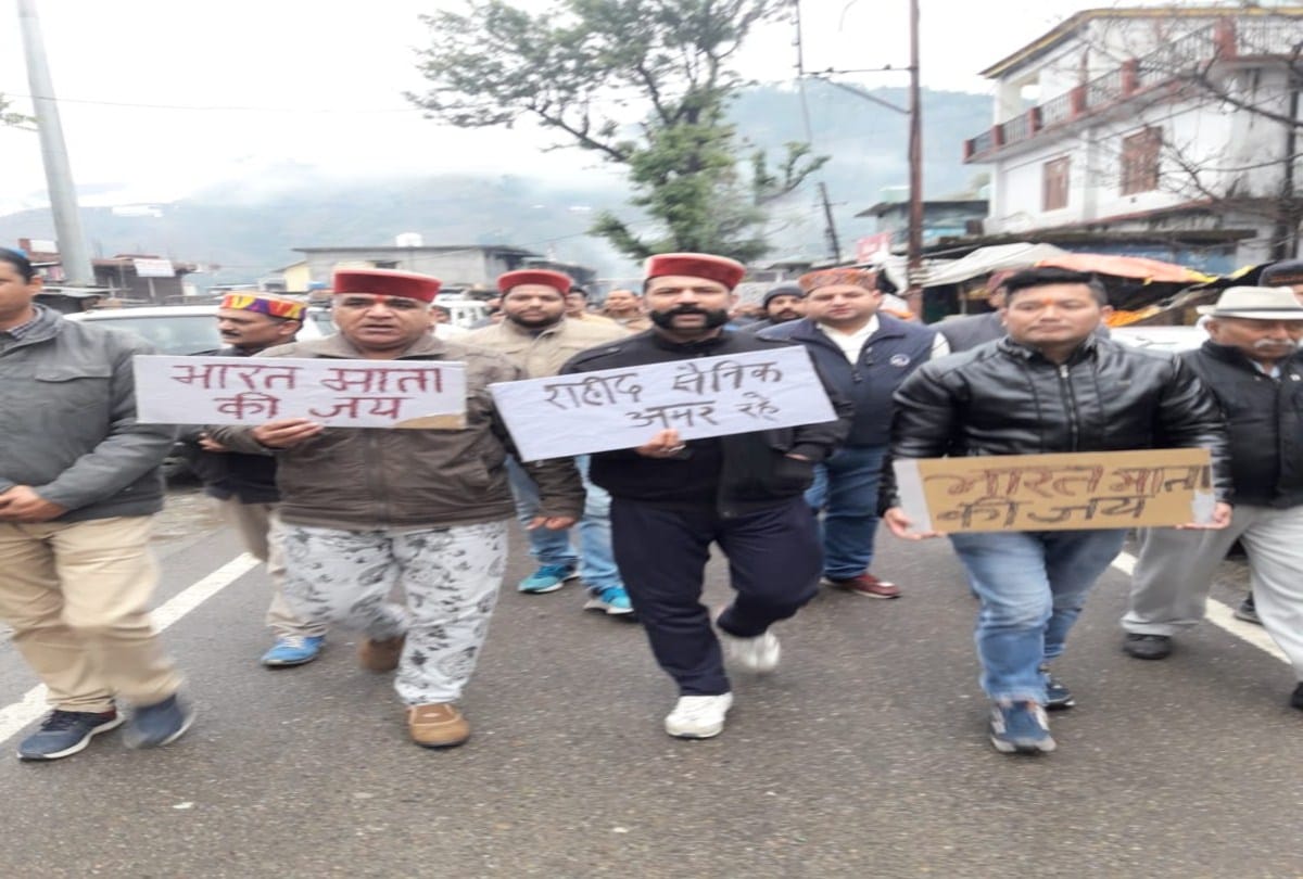 pulwama terror attack: protest by people in himachal against terror attack