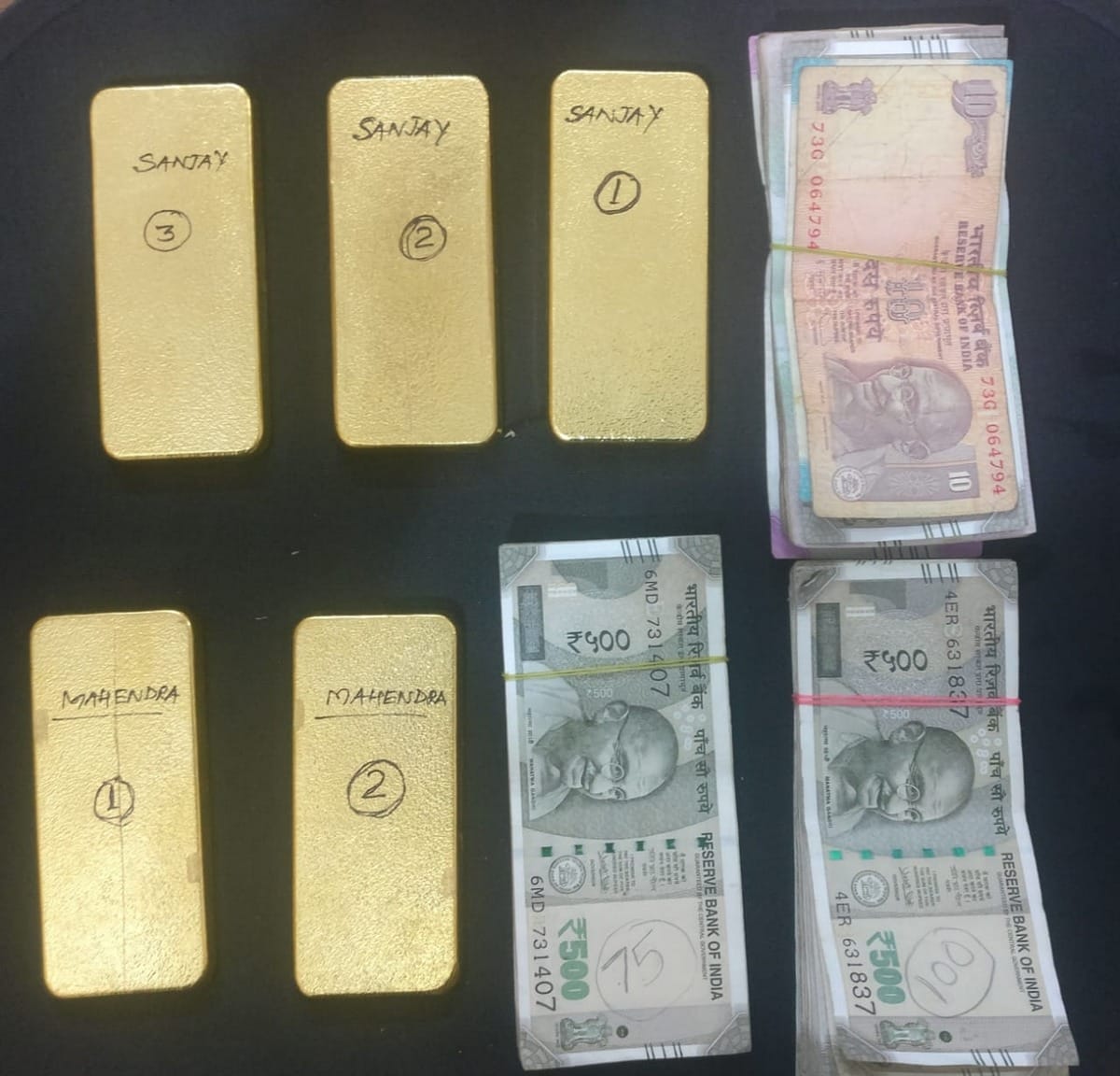 Two smuggler arrested with 5 kilogram gold in chandauli