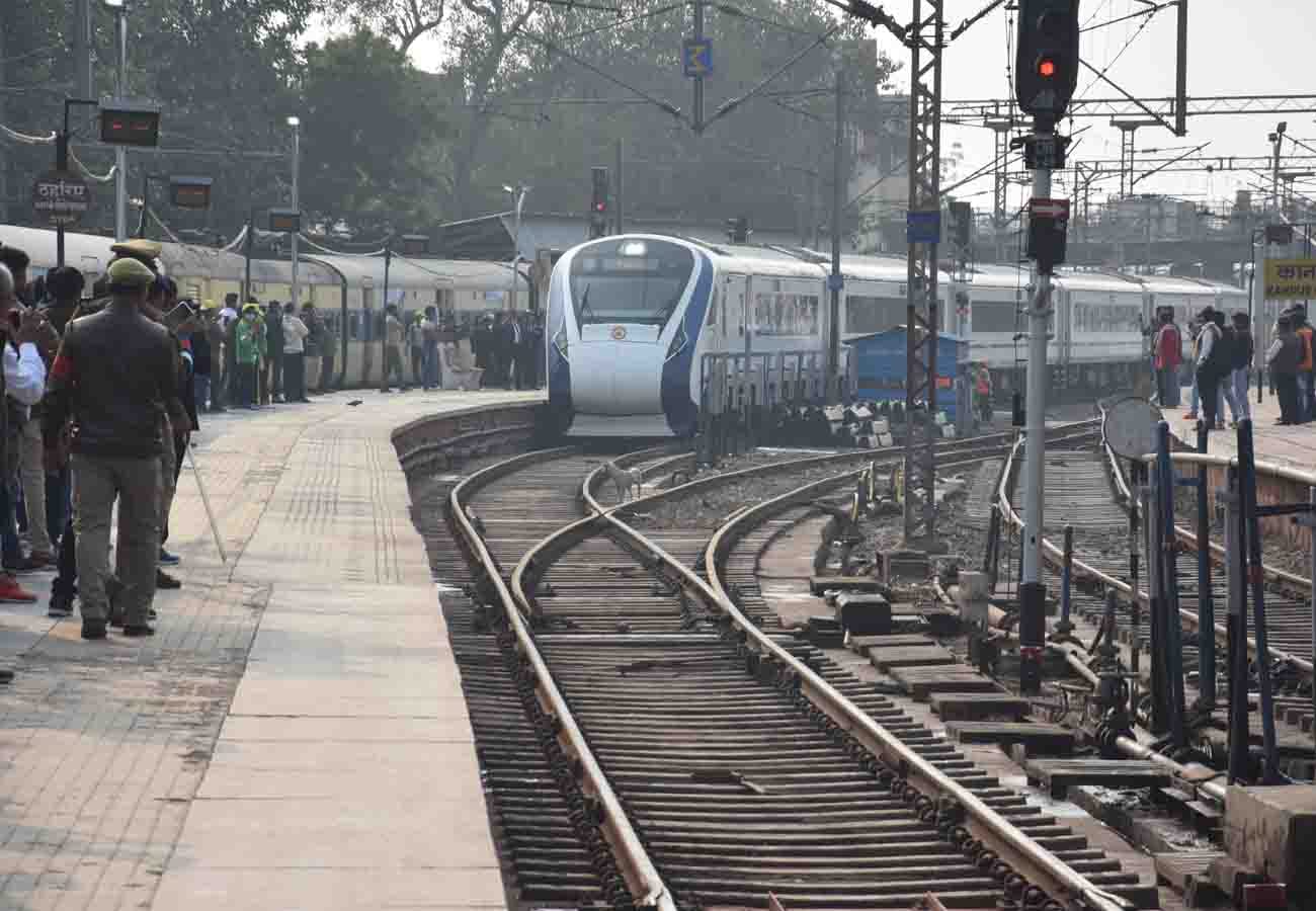 Vande Bharat Express in Kanpur Piyush Goyal and Joshi said this on pulvama terror attack